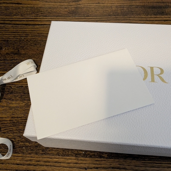 White Dior Gift Box with tissue, ribbon and envelope - Picture 9 of 9